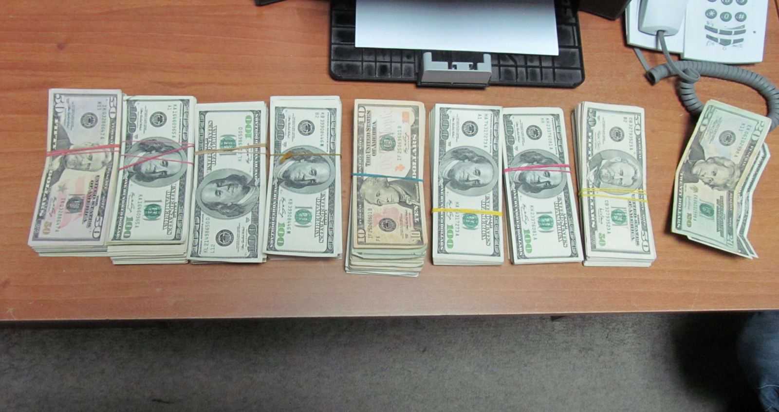 FOTO  VIDEO. S-a pornit la Dubai cu aproape 78 mii de dolari nedeclarați