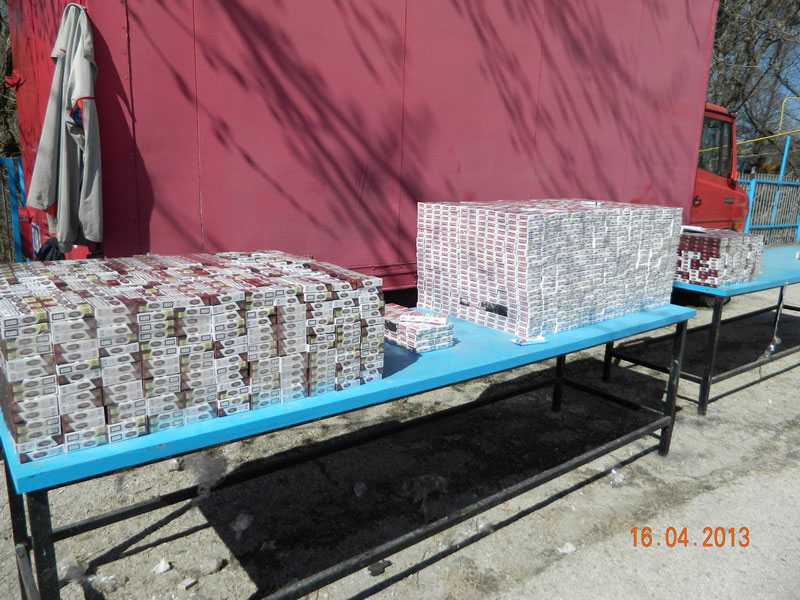 VIDEO. Audi Q7 „capitonată” cu ţigări de contrabandă, confiscate la Costeşti