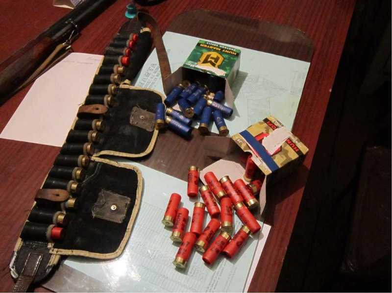 Trei moldoveni reţinuţi noaptea în timp ce vânau în zona de frontieră / FOTO