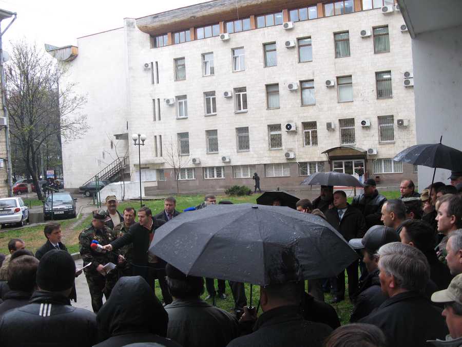 Foştii combatanţi vor primi apartamentele destinate deputaţilor