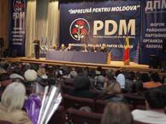 Carnete de partid înmânate de către Plahotniuc și Diacov