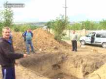 Morții n-au odihnă la Basarabeasca! Moldtelecom construiește o antenă într-un cimitir!