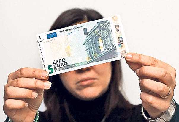 Aşa arată noua bancnotă de 5 €!