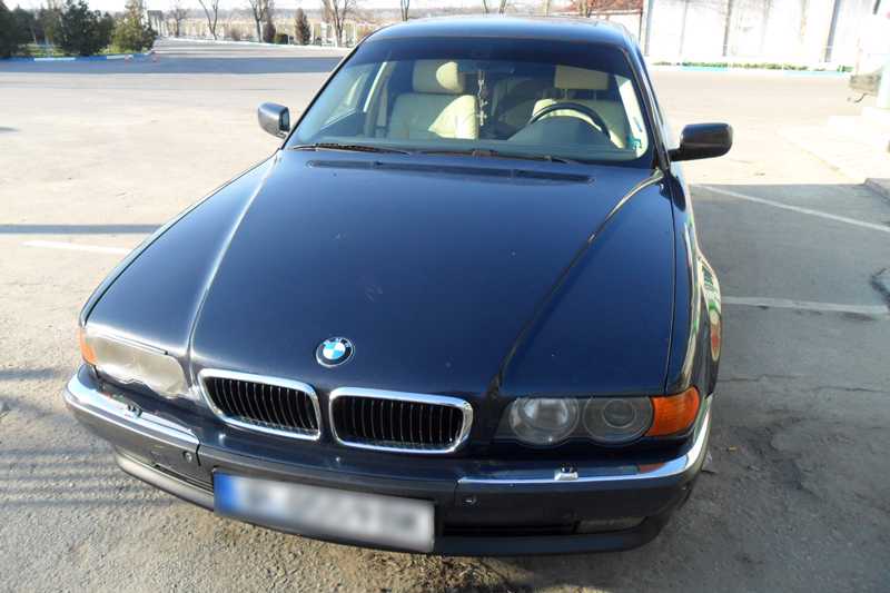 Şapte maşini reţinute la frontieră. Vezi motivul