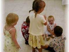 Cine se gândeşte la orfanii din R.Moldova