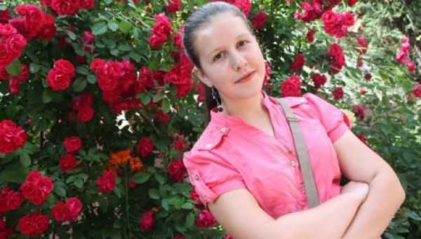 FOTO. O adolescentă a dispărut de acasă. Rudele o caută cu disperare