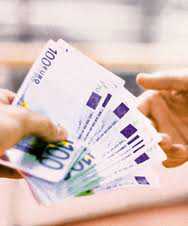 Un șef de catedră de la UTM cere 700 euro pentru o teză de master