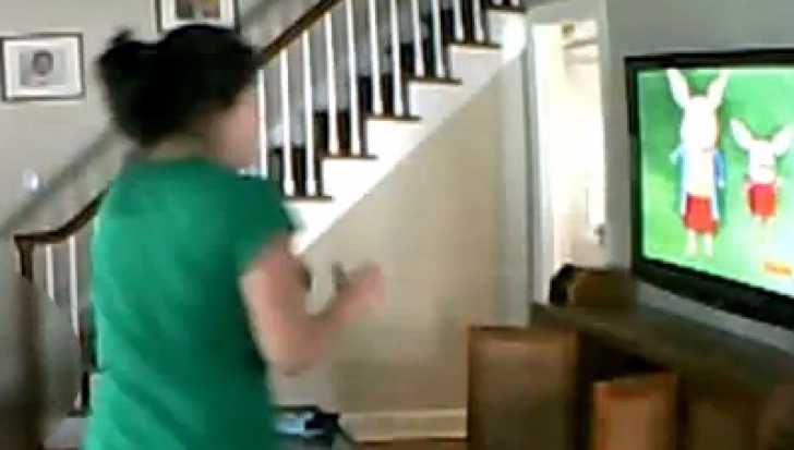 Au instalat o cameră pentru a-și supraveghea bona. Imaginile filmate sunt ÎNGROZITOARE