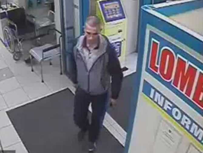 FOTO. Poliţia caută un tânăr pentru furt din farmacie