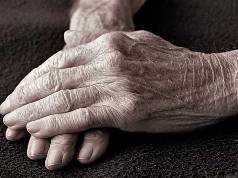 A DESCHIS ochii, când se pregăteau să o bage în mormânt