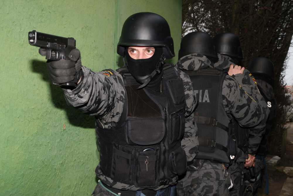 Secţia de paşapoarte din Varniţa luată cu asalt de CNA