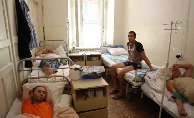 Moldovenii aşteaptă trei ani medicamentele antihepatice