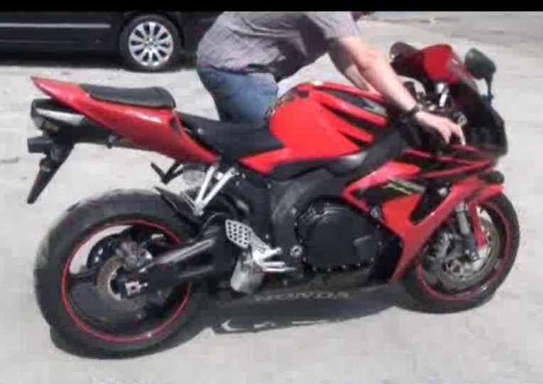 A rămas fără motocicletă, după ce a lăsat-o fără supraveghere