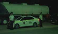 VIDEO. Reținuți în timp ce transportau circa 60 de tone de alcool etilic