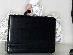 De ce sunt bogaţii mai predispuşi să mintă şi să înşele?