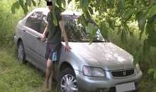 Au vrut să vândă două mașini furate pe bucăți. Doi tineri din Strășeni cercetați penal – VIDEO