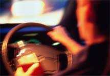 Au luat un taxi, după care au bătut șoferul cu pumnii