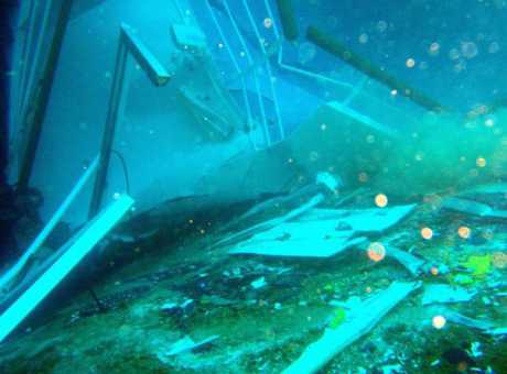 DEZASTRUL DIN ADÂNCURI: Imagini subacvatice cu vasul scufundat în Italia