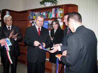 IDIS „Viitorul” a inaugurat Biblioteca Societăţii Civile, cu sprijinul Ambasadei Ungariei în Republica Moldova
