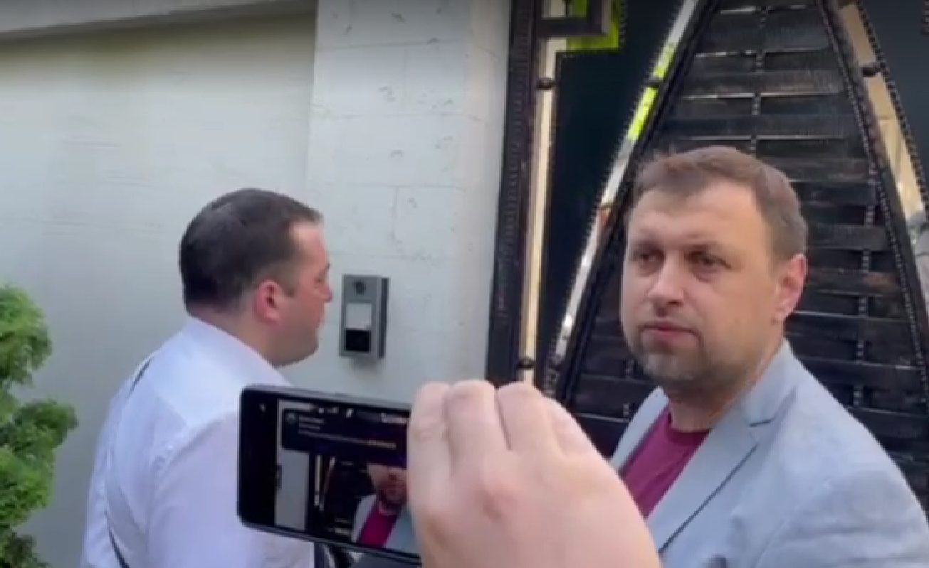 VIDEO// Reacția avocatului lui Dodon la perchezițiile din aceasta dimineață – Ce spune Maxim Lebedinschi