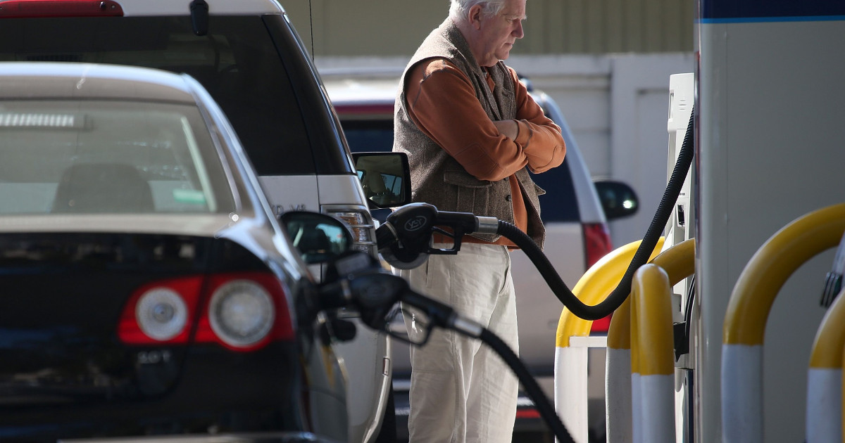 Ce se va întâmpla cu prețul la carburanți în următoarea perioadă – prognozele ANRE