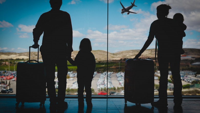 Doi soți români, amendați în Germania pentru că și-au luat copilul în călătorie deși acesta trebuia să fie la școală