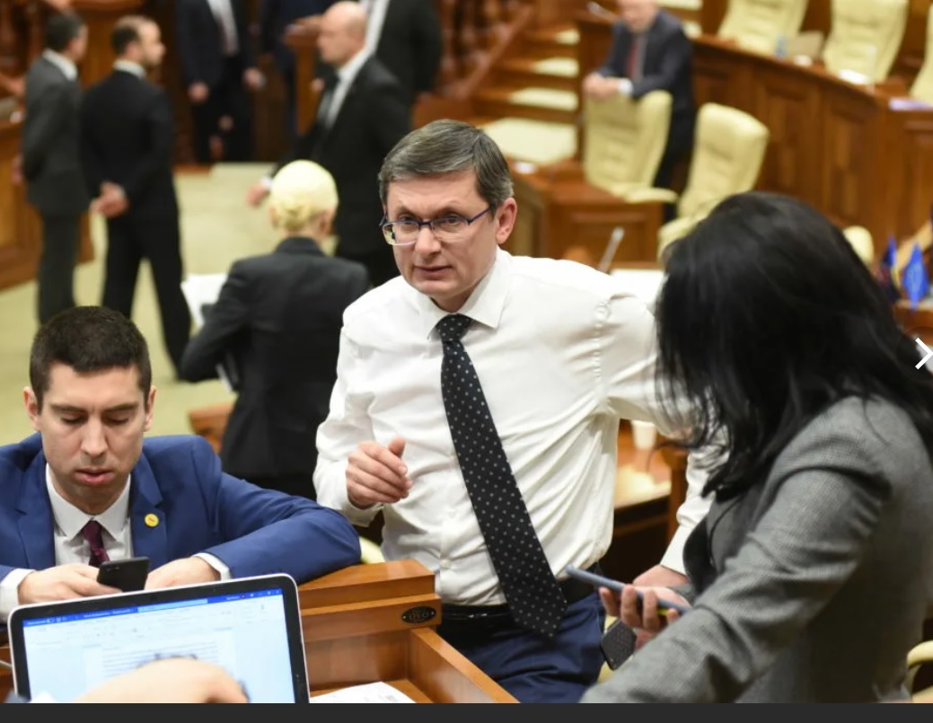 Votat în primă lectură – Toți deputații din Parlament să rămână fără imunitate