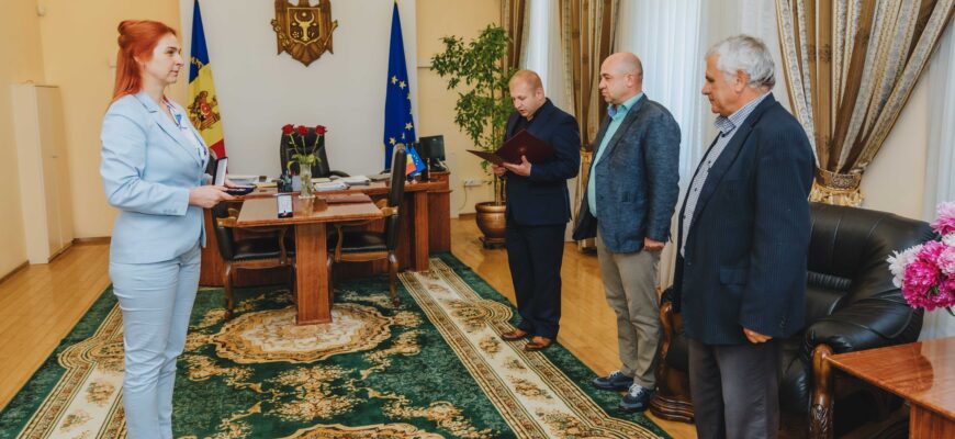 Paznicul Grădinii Botanice din Chișinău, decorat de MAI: A salvat un copil de la înec