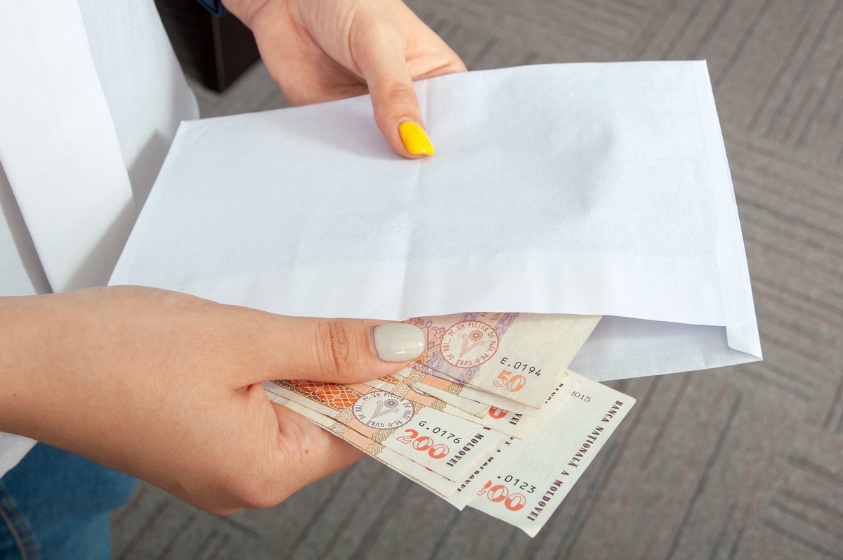 Guvernarea pregătește um mecanism de subvenționare salarială pentru a ajuta companiile să facă tranziția la munca legală.