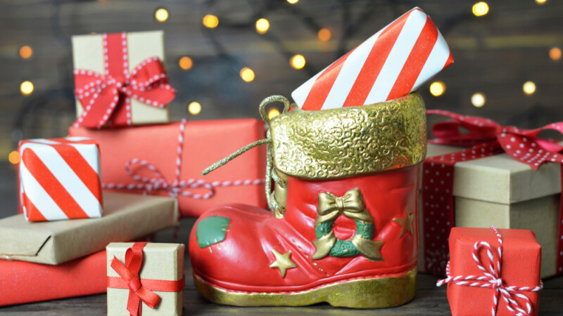 Cum trebuie să alegem dulciurile și jucăriile dăruite copiilor de sărbători