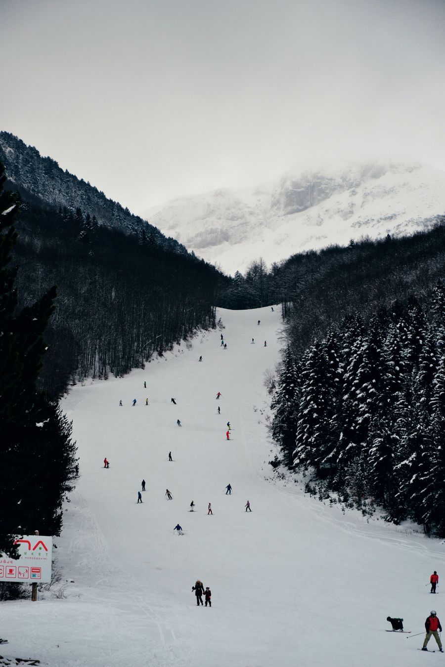 Schiezi în România și te simți ca în Austria. Unde sunt cele mai bune pârtii din România și cât te costă