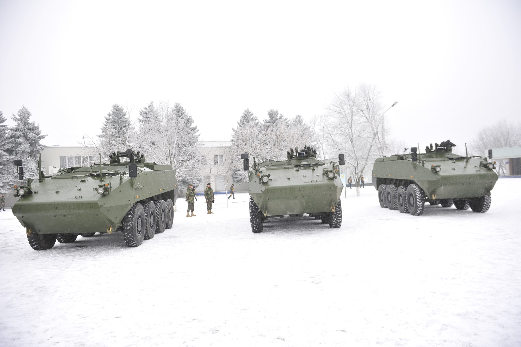 Trei blindate de tip Pirahna, dintr-un lot de 19 transportatoare, au intrat în dotarea Armatei Naționale – Ce vor fi instalate pe ele