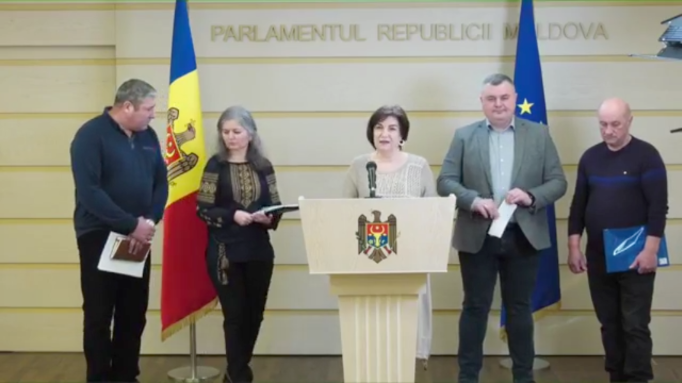  După ce s-au întâlnit cu ministru Alaiba, patentarii au ajuns la Parlament -Ce mesaj au transmis autorităților
