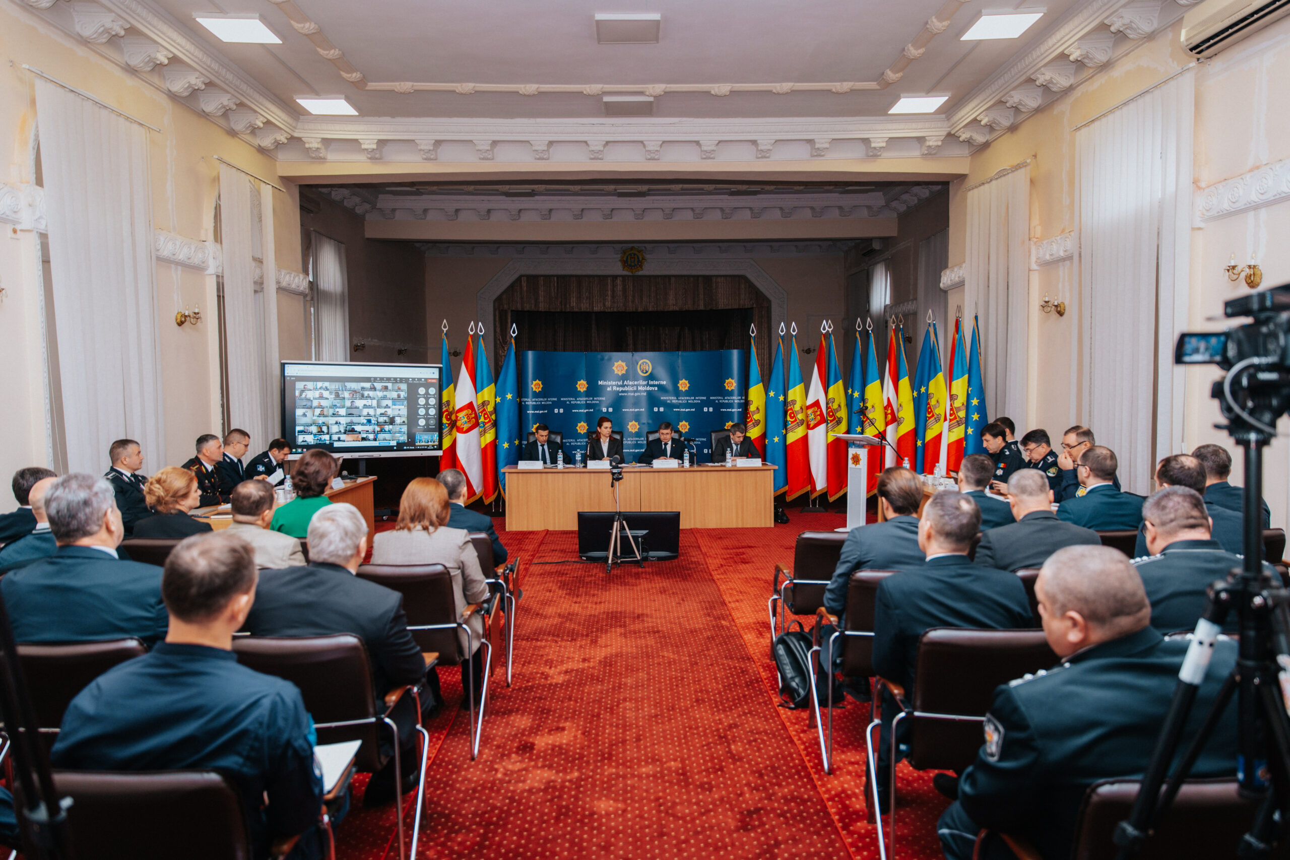 Despre ce nu s-a vorbit la ședința Colegiului MAI și cine i-a avertizat pe polițiști
