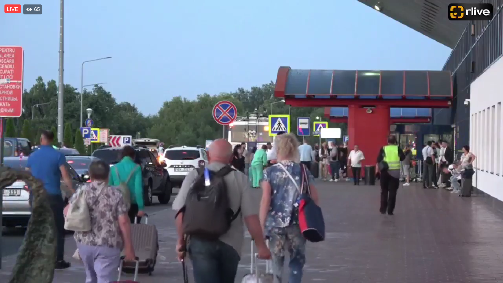 Pistolarul de la Aeroport, în stare gravă la spital – Autoritățile iau în calcul și versiunea unui atac terorist – Cernăuțeanu va susține un briefing de presă – A venit și premierul Recean la Aeroport