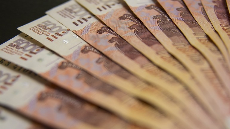 Banca Rusiei convoacă o ședință extraordinară după prăbușirea rublei