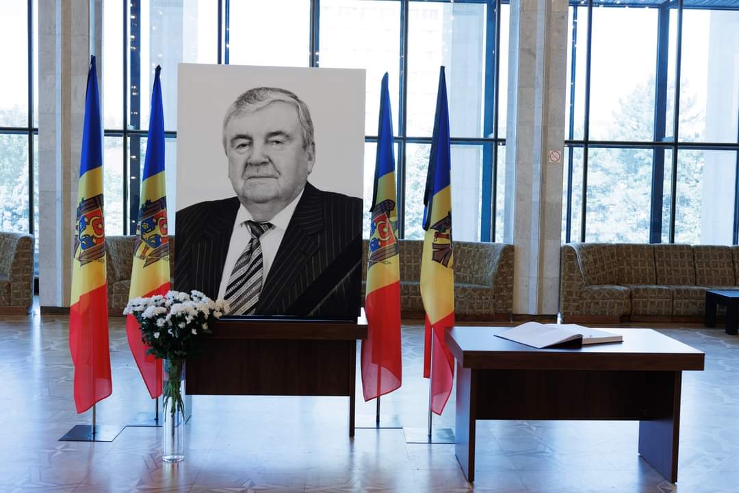 Moldova și-a luat rămas bun de la Mircea Snegur – Primul președinte al țării a fost condus pe ultimul drum și înmormântat la Cimitirul de pe strada Armenească