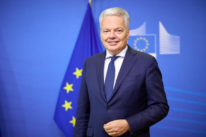 Comisar european: „Moldova a înregistrat progrese în reforma justiției, dar este important să fie urmate recomandările Comisiei de la Veneția”