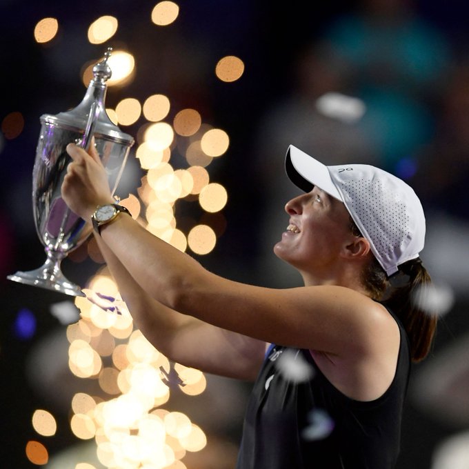 Iga Swiatek învingătoare la Turneul Campioanelor – Poloneza încheie triumfalist anul, revenind pe locul 1 WTA