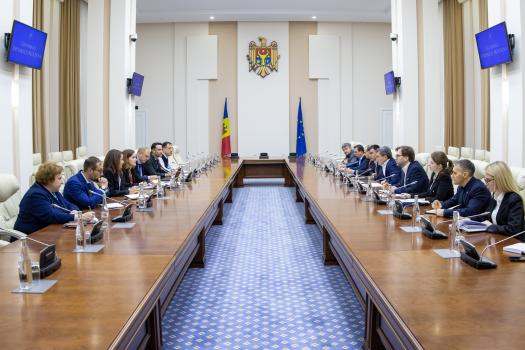 Relansarea economiei și îmbunătățirea climatului investițional, subiecte de discuție între Guvernul Recean și misiunea FMI aflată la Chișinău