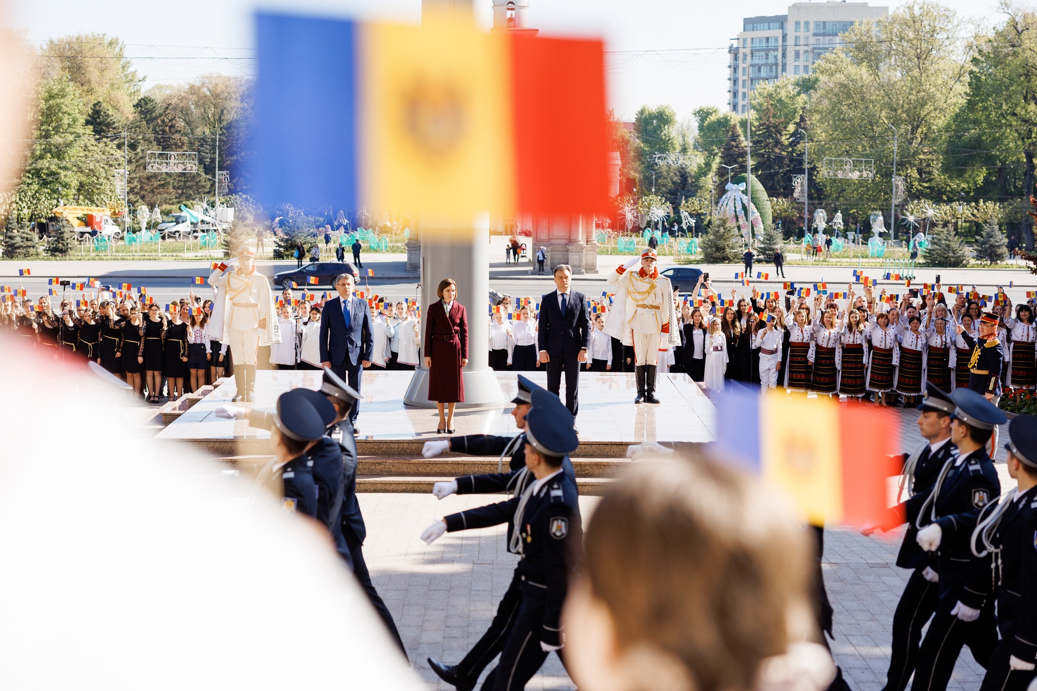 Onor la Tricolor – Moldova a celebrat  Ziua Drapelului de Stat – Maia Sandu: „De fiecare dată când privim spre Tricolor, să ne amintim de suveranitatea și dreptul de a ne făuri destinul, mai ales în aceste vremuri tulburi”