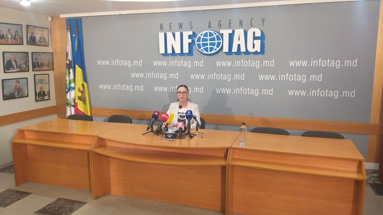 LIVE: Inspectorul vamal Diana Cazacu, fiica deputatei PAS Victoria Cazacu, face declarații pentru presă pe tema „Atac la adresa familiei, interese ascunse, jocuri politice și adevărul despre dosarul fabricat”