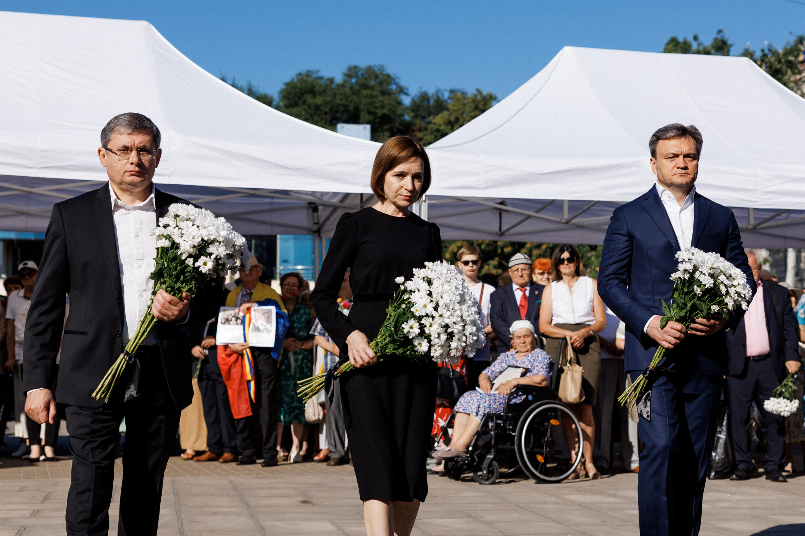 Moldova a comemorat victimile celui de-al doilea val al deportărilor – Autoritățile statului au depus flori la monumentul din scuarul Gării Feroviare