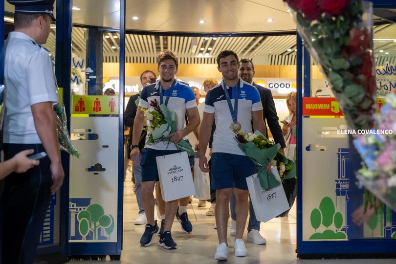 Medaliații cu bronz la Jocurile Olimpice de la Paris, judocanii Denis Vieru și Adil Osmanov, au revenit la Chișinău