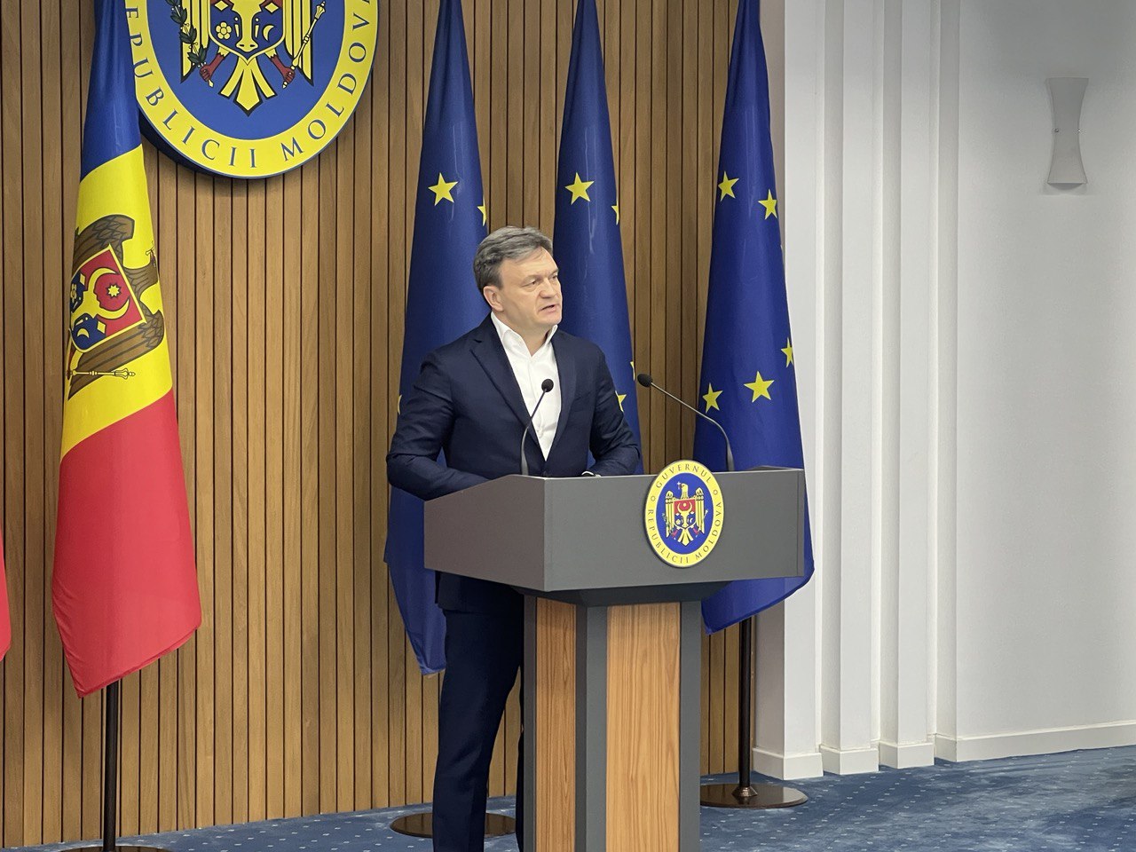 Premierul Recean – Miniștrii care pleacă din Guvern nu vor prezenta rapoarte la final de mandat