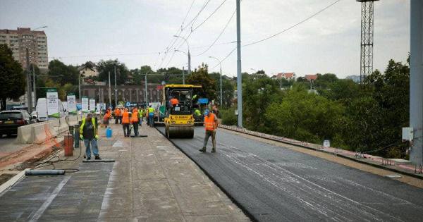 Podul de pe strada Mihai Viteazul din Chișinău aproape gata – De săptămâna viitoare se redeschide traficul pe patru benzi