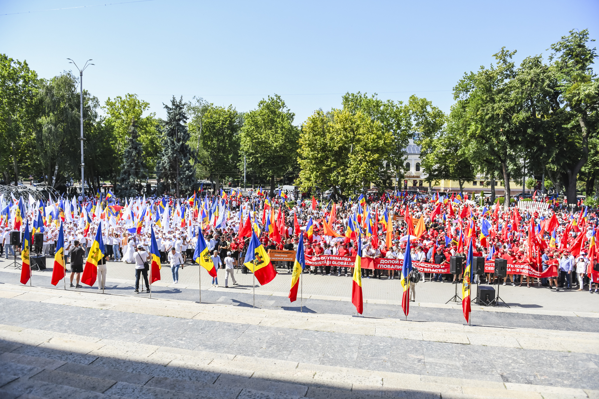 Opoziția a organizat un marș și un miting „Pentru Moldova”, în centrul Chișinăului