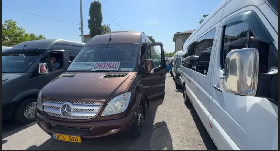 Transportatorii au protestat în fața sediului ANTA – Alexa: „O instituție coruptă care vrea să bage frica în șoferi”