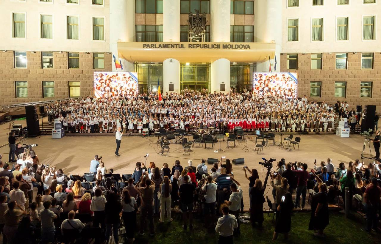 Scuarul Parlamentului a găzduit Concertul de gală al Festivalului-concurs național de muzică patriotică „Te cânt, Patrie și Neam”