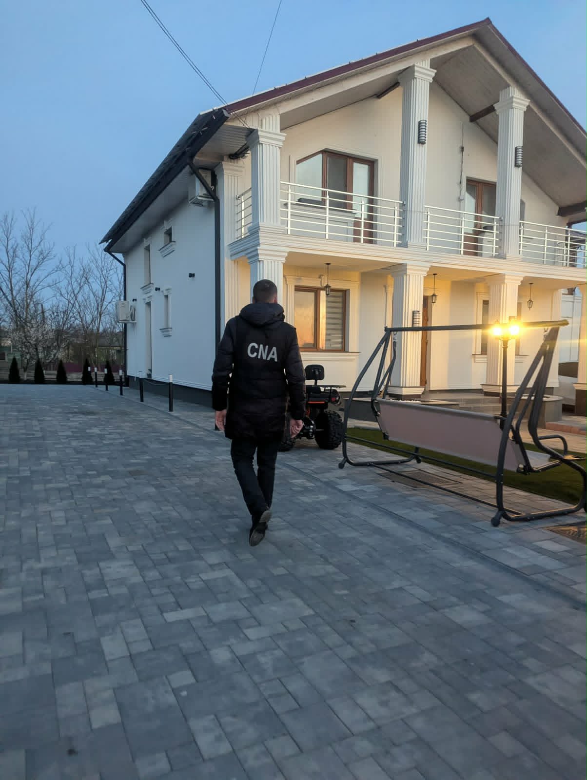 Percheziții în nordul țării – Mai multe persoane reținute de CNA într-un dosar de trafic de influență în domeniul construcțiilor